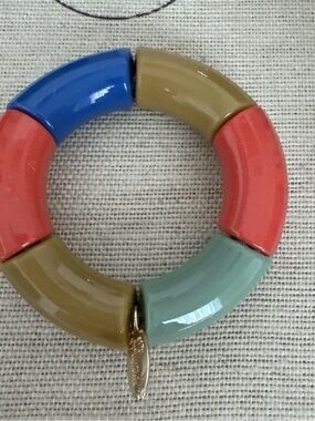 Plunder Design Jewelry Minnie Acrylic Macaroni Bead Elastic Cuff Bracelet NWOT